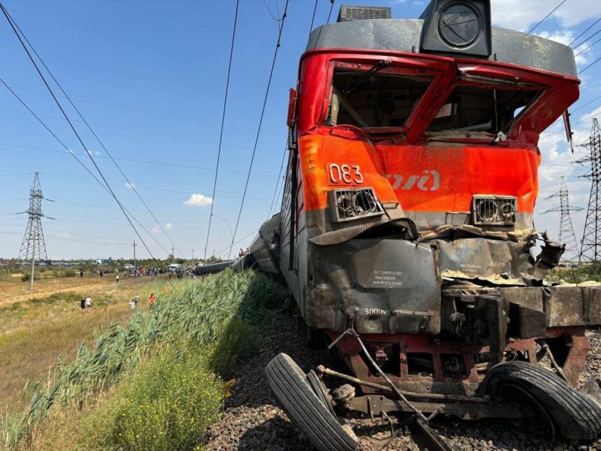 Ρωσία: Σύγκρουση τρένου με πάνω από 800 επιβάτες με φορτηγό – Αναφορές για 100 τραυματίες