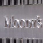 Χρησμοί – καμπανάκι από Moody’s για την ελληνική οικονομία – Δημοσιονομική πρόκληση το δημογραφικό